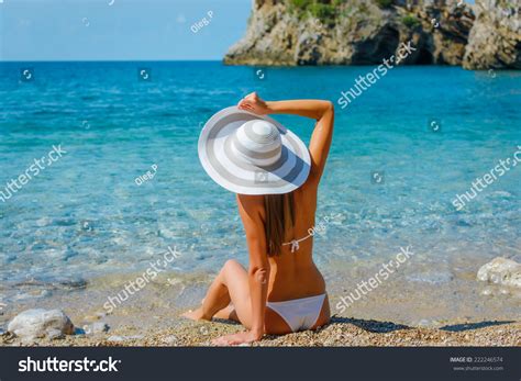 Sexy Beautiful Woman White Bikini Hat库存照片222246574 Shutterstock