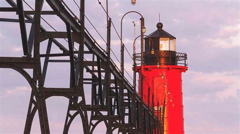 Lake Michigan Lighthouses: Unveiling Historic Beacons