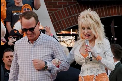 Dolly Parton, Peyton Manning Cheer on the Tennessee Volunteers