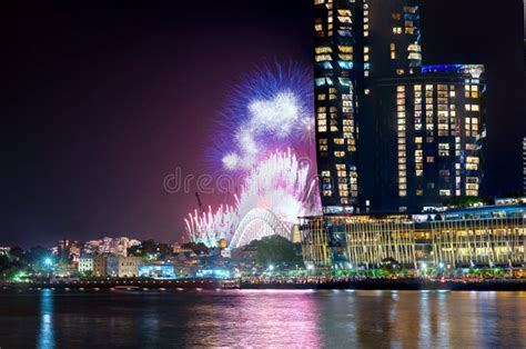 Sydney Harbour Bridge New Years Eve Fireworks 2023, Colourful NYE Fire ...