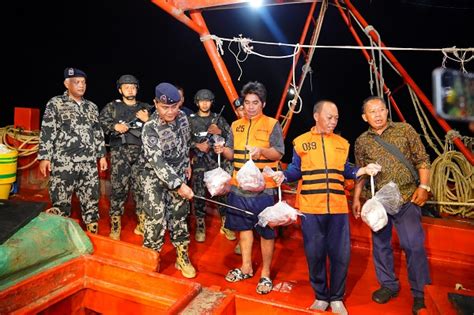 Ri Tangkap Kapal Asing Pencuri Ikan Di Natuna Selat Malaka Milik