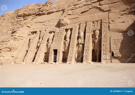 O Templo Pequeno De Nefertari Abu Simbel Egipto Imagem De Stock