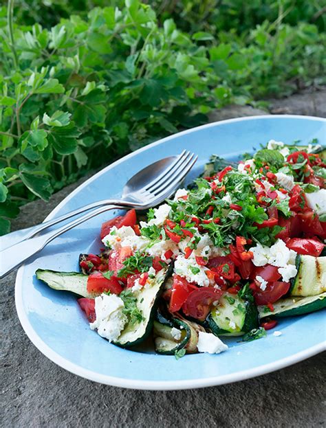 Salat Med Grillede Squash Tomat Og Feta