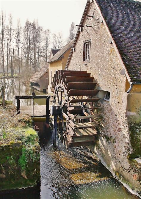 La roue à aubes du moulin Saint Pierre Courville sur Eure Mapio net