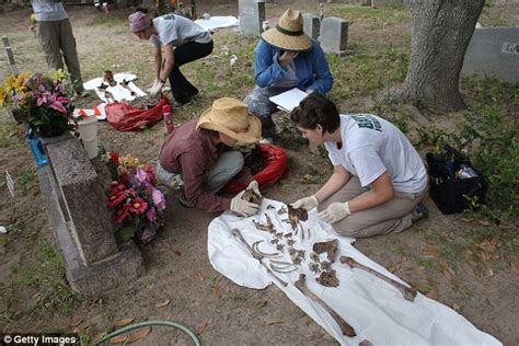 Officials Begin Investigating Texas Mass Grave Of More Than 160 Illegal Immigrants Daily Mail