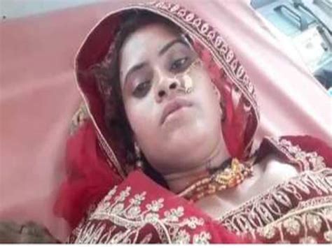 The Bride Fell After Patrolling In The Sultry Heat उमस भरी गर्मी में गश्त खाकर गिरी दुल्हन