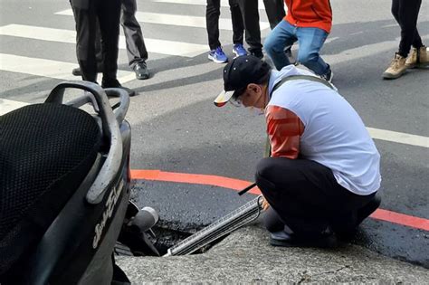 台南登革熱增224例 黃偉哲巡檢再次親自噴藥 生活 中央社 Cna