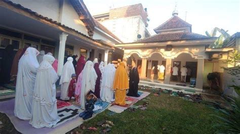 Jamaah Aboge Probolinggo Rayakan Idulfitri Hari Ini Usai Salat Id