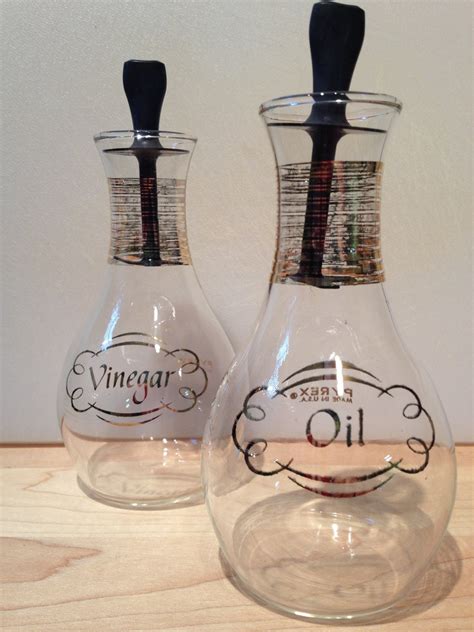 Pyrex Oil And Vinegar Glass Cruet Set