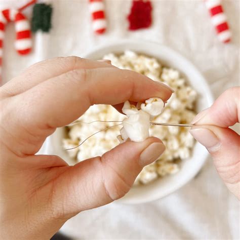 Make A Popcorn Garland For Your Christmas Tree Traditionallycozy