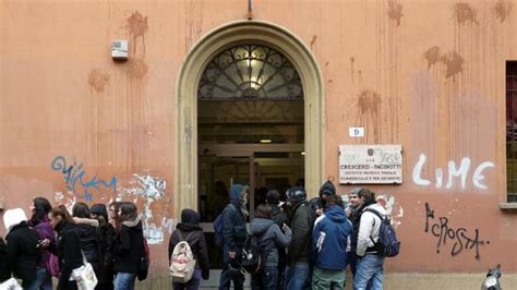 Abbandono scolastico ogni mese 400 ore in più La rivoluzione dei prof