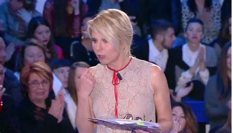 C è posta per te Maria De Filippi perde la calma Non c è tanto da