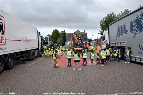 Kinderen Amb Vlezenbeek Leren Over Gevaren Dode Hoek Dankzij Kwb