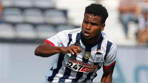 Aldair Rodríguez Jugador De Alianza Lima Fue Ampayado Besando A Una Joven En El Auto De Su Pareja