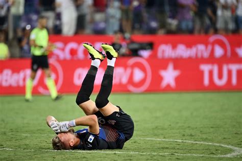 Partita Folle A Firenze Decide Una Papera Di Radu Al 95 Il Globo