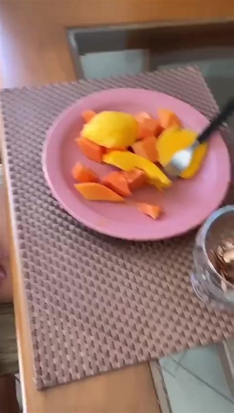 Hot Woman Shows Off Her Beautiful Pussy Cnn Amador