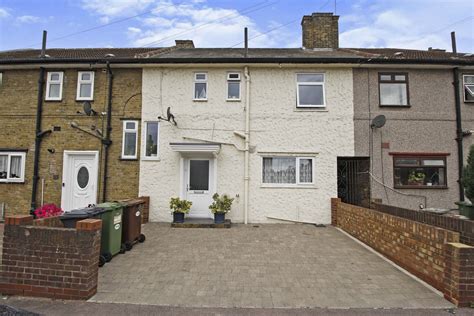 3 Bed Terraced House For Sale In Bennetts Castle Lane Dagenham Rm8