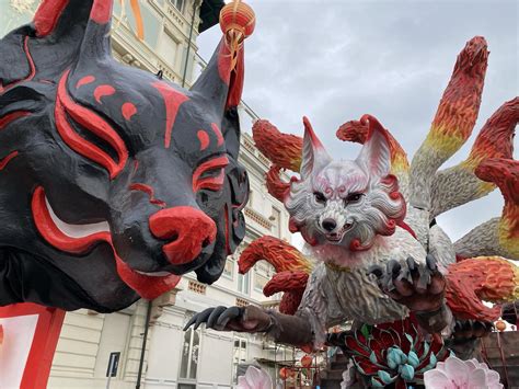 Carnevale di Viareggio 2024 sfilata in notturna per Giovedì Grasso