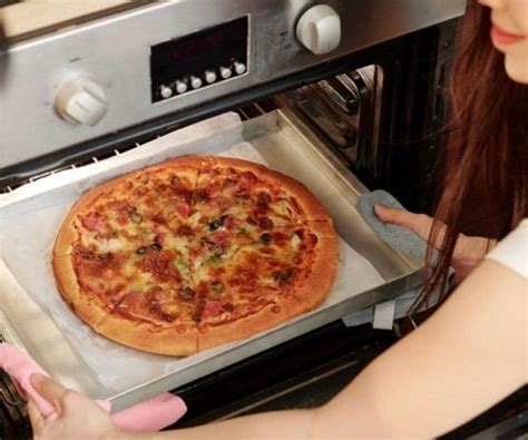 How To Reheat Pizza In Oven: Flawless Techniques To Warm Up Cold ...