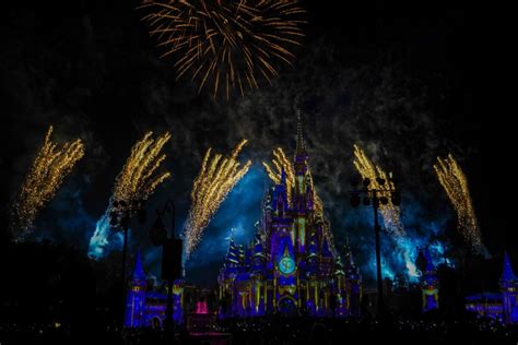 Photos Video New Disney Enchantment Fireworks Spectacular Premieres