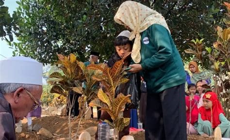 Kisah Pilu Anak Dini Sera Afrianti Usia 12 Tahun: Ditinggal sejak Bayi ...