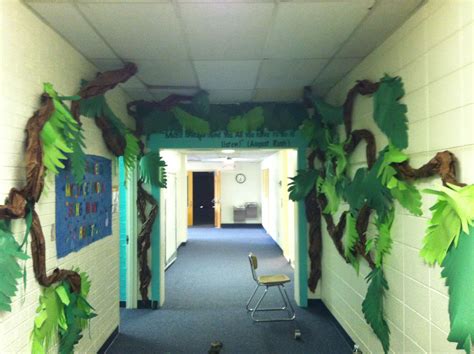 Jungle Hallway! Classroom fun | Hallway decorating, Classroom fun, Literacy night