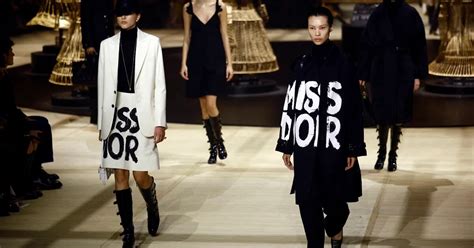 Semana De La Moda En París Un Viaje A Los 60 Con La Elegancia Atemporal De Christian Dior Infobae