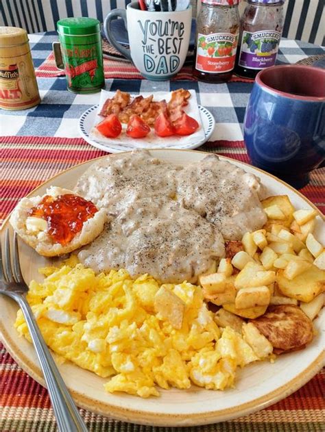 Sausage Gravy Biscuits Recipe | worldofcooking.net