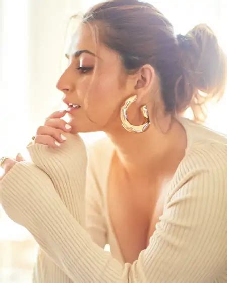 Shivaleeka Oberoi Top Hot Pics And Photo