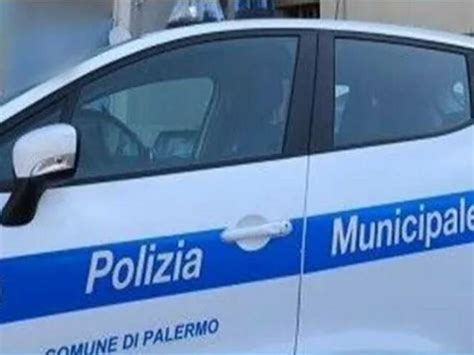 Palermo Polizia Municipale Sequestra Uno Stabilimento Balneare All