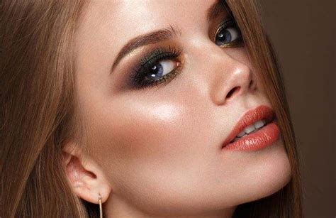 Illuminante Il Trucco Per Applicarlo Make Up Super Luccicante E Chic