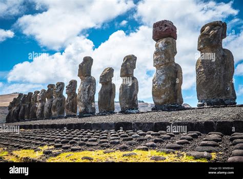 Moai Statue Rapa Nui Immagini E Fotografie Stock Ad Alta Risoluzione