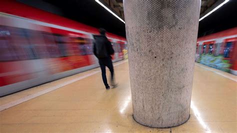 S Bahn Stuttgart Defekt An Stellwerk Bringt S Bahnlinien Aus Dem Takt