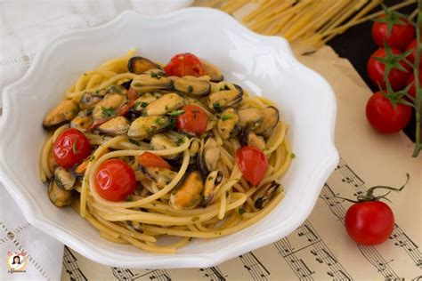 Spaghetti Con Le Cozze E Pomodorini Primo Piatto Di Pasta Cremoso