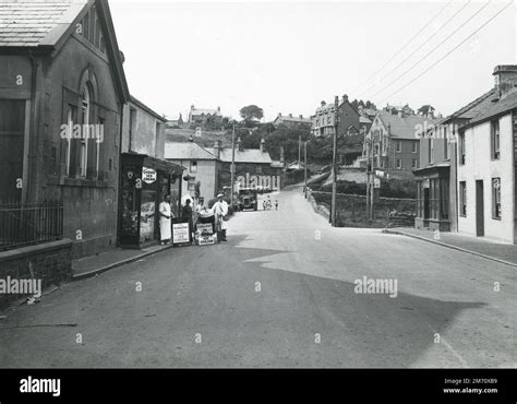 Vintage late 19th/early 20th century photograph: 1935 - Ice cream shop ...