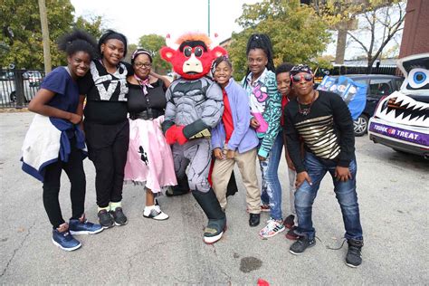 Rajon Rondo and the Chicago Bulls join Brown Elementary for "Harvest ...