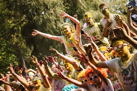 La Troisi Me Dition Du Holi Run Course De Nuit Et Color E Aura Lieu