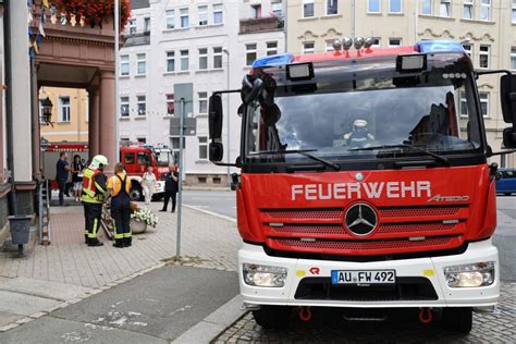 Feuerwehr rückt zum Rathaus in Aue aus Gebäude kurzzeitig evakuiert