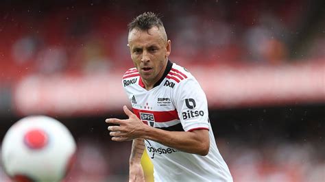 São Paulo anuncia a renovação Rafinha