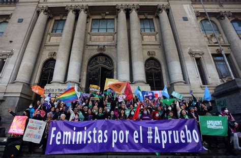 Feministas Declaran Apoyo Al Apruebo De Salida Y Recuerdan Histórica Foto