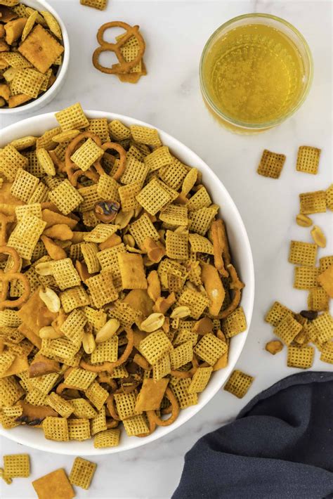 Easy Homemade Cheesy Chex Mix