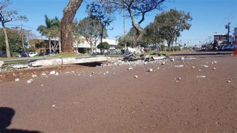 Caminh O Derruba Poste Na Avenida Tancredo Neves Cgn O Maior Portal