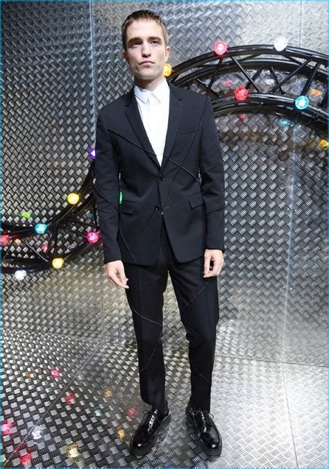 Robert Pattinson Suits Up for Dior Homme Show – The Fashionisto