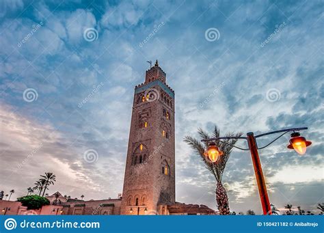 Mezquita De Koutoubia En Marrakesh Marruecos Fotograf A Editorial