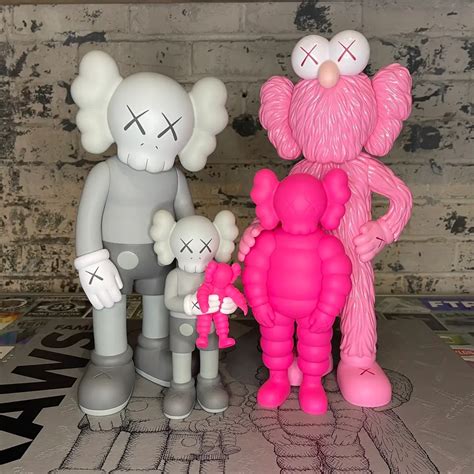 Background Kaws Wallpaper Enwallpaper