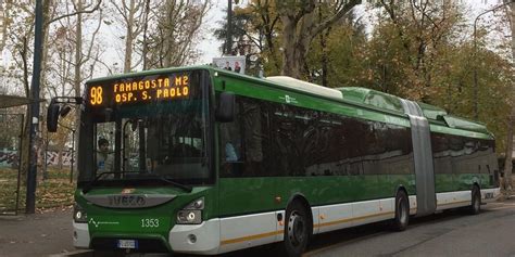 Milano Blocca Il Bus E Minaccia L Autista Ti Ammazzo