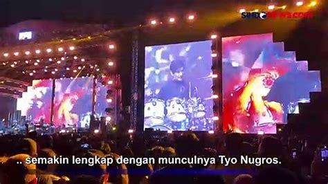 Aksi Tyo Nugros Di Konser Dewa Featuring All Stars Buat Penonton