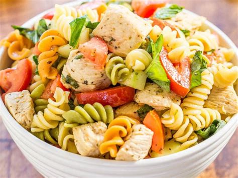 Prepará esta deliciosa ensalada de pasta con pollo a la italiana