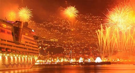 Best ports to catch New Year’s Eve fireworks by cruise ship | Crew Center