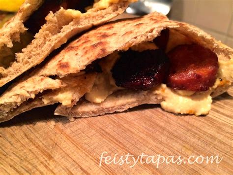 Hummus and chorizo pita pockets / Pita con humus y chorizo - Feisty Tapas
